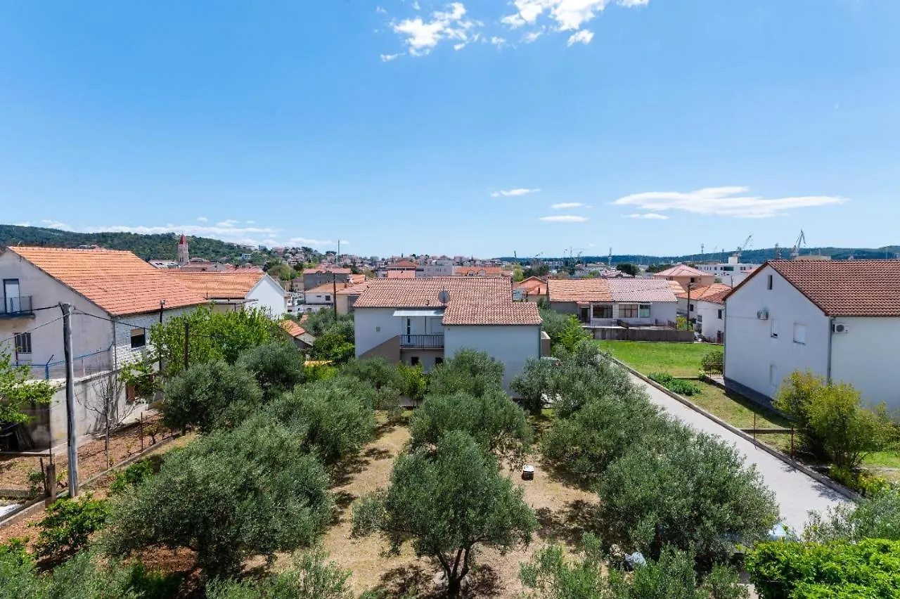 Little Gem Apartment Trogir 0*,
